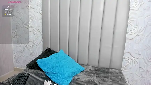 LindaHooker online show from 02-05-26, 06:09