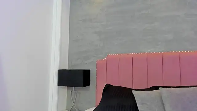 Alaia Colins online show from 10-04-25, 04:14