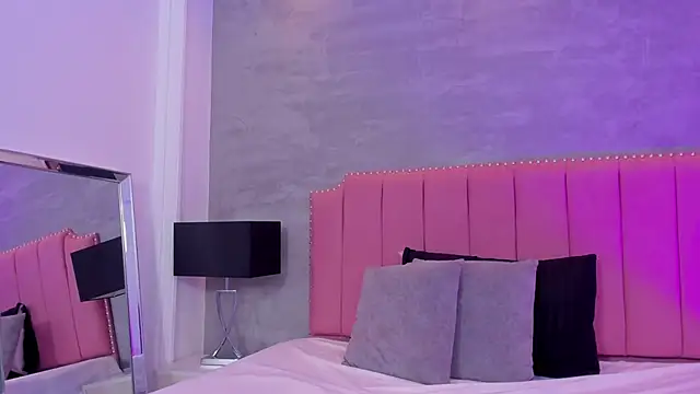 Alaia Colins online show from 10-18-25, 02:57