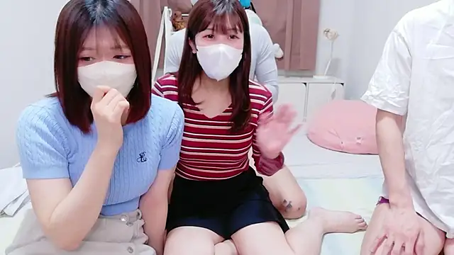 Snapshot of NA-KAREN-V8 chatting on 04-29-26, 11:14 NA-KAREN-V8 online show from 04-29-26, 11:14
