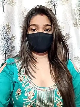 Snapshot of Simran-001 chatting on 07-08-26, 12:39 Simran-001 online show from 07-08-26, 12:39