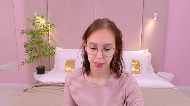 Snapshot of SandraTucker chatting on 02-27-25, 03:08 SandraTucker online show from 02-27-25, 03:08