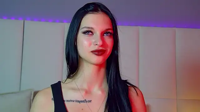 Snapshot of BeverlyMost chatting on 02-19-25, 04:44 BeverlyMost online show from 02-19-25, 04:44