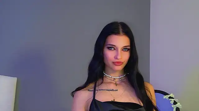 Snapshot of BeverlyMost chatting on 02-25-26, 06:52 BeverlyMost online show from 02-25-26, 06:52