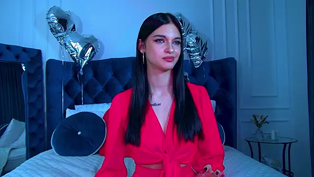 Snapshot of BeverlyMost chatting on 02-14-25, 10:28 BeverlyMost online show from 02-14-25, 10:28