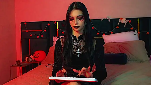 Snapshot of BeverlyMost chatting on 10-29-25, 06:29 BeverlyMost online show from 10-29-25, 06:29