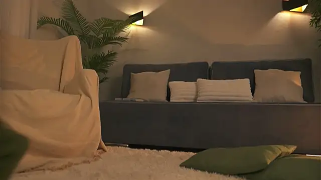 Snapshot of Sofa_01 chatting on 05-05-26, 02:09 Sofa 01 online show from 05-05-26, 02:09