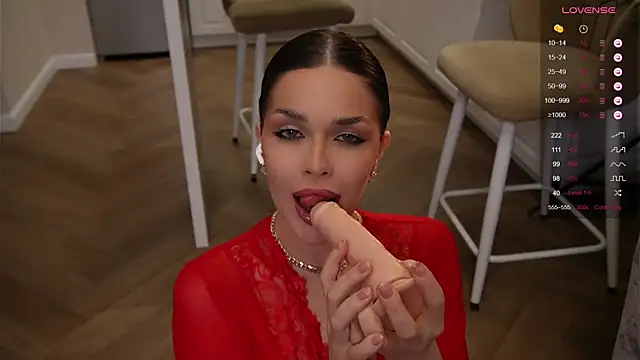 Sofa 01 online show from 10-23-25, 03:32