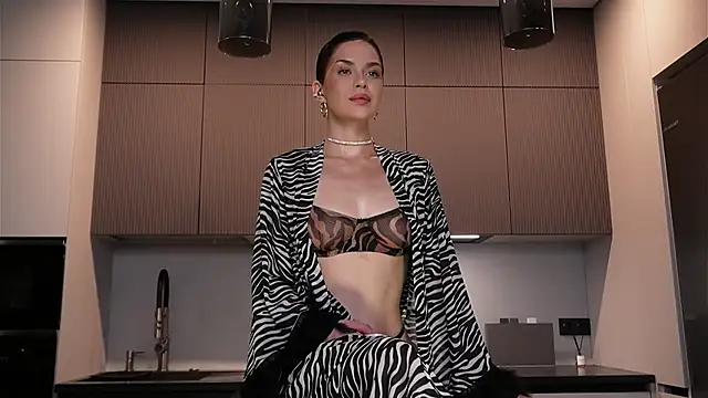 Sofa 01 online show from 02-25-26, 03:12