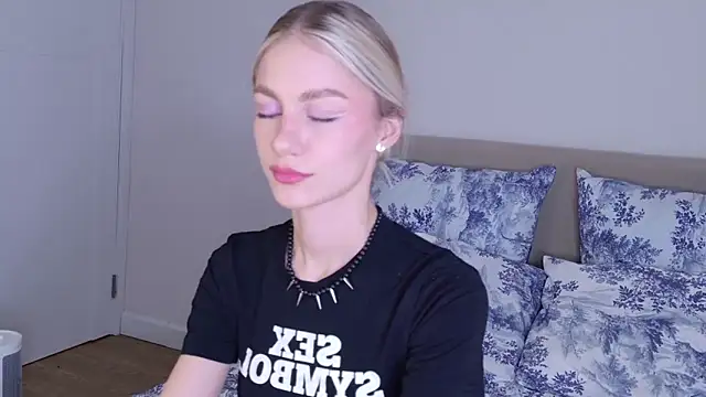 GabriellaOlsen online show from 12-17-25, 01:38