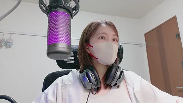 Snapshot of mio7635 chatting on 06-30-26, 02:17 mio7635 online show from 06-30-26, 02:17