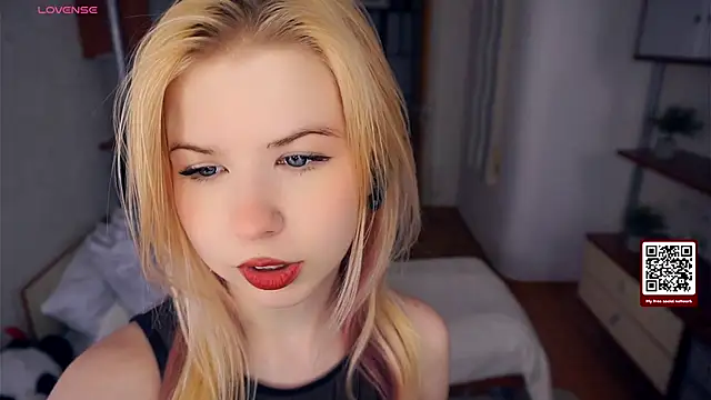 LynetHakes online show from 11-17-25, 04:16