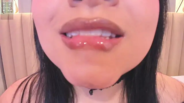 Naomymonroe  online show from 11-20-25, 09:47