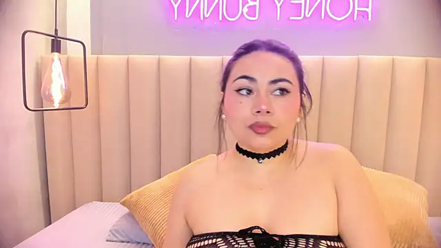 Snapshot of Naomymonroe_ chatting on 05-23-26, 10:47 Naomymonroe online show from 05-23-26, 10:47