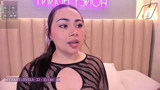 Naomymonroe  online show from 11-17-25, 05:28