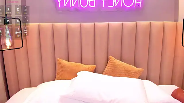 Naomymonroe  online show from 04-10-26, 09:55