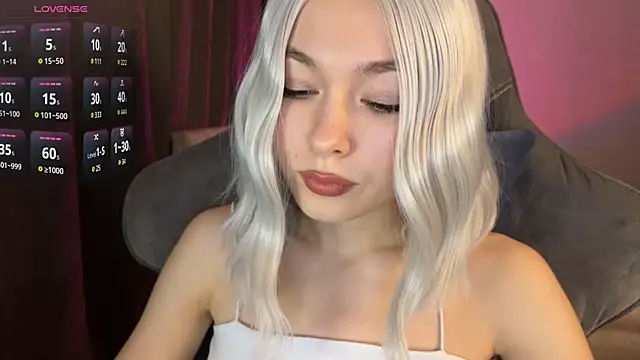 Snapshot of Ohmy_Nora_ chatting on 06-03-26, 01:45 Ohmy Nora online show from 06-03-26, 01:45