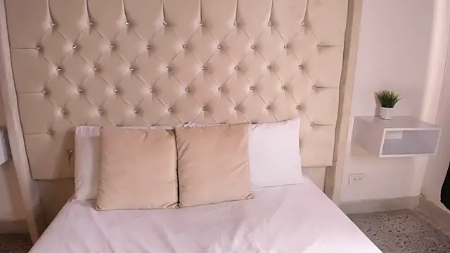 bella bloomg online show from 03-21-25, 07:13