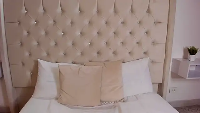 bella bloomg online show from 03-21-25, 01:34