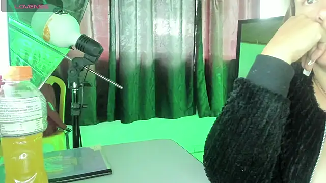 Snapshot of Isabella_boom chatting on 02-14-25, 12:36 Isabella boom online show from 02-14-25, 12:36