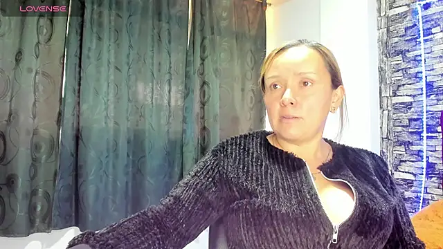 Snapshot of Isabella_boom chatting on 02-28-25, 12:42 Isabella boom online show from 02-28-25, 12:42