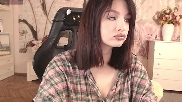 BritneyBarker online show from 09-18-25, 03:42