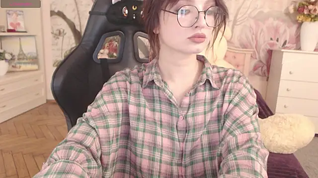 BritneyBarker online show from 11-26-25, 12:10