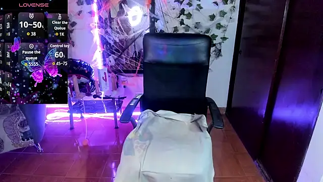 saray  jones online show from 10-18-25, 08:00