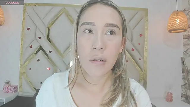 Lannajansen online show from 03-18-25, 02:28