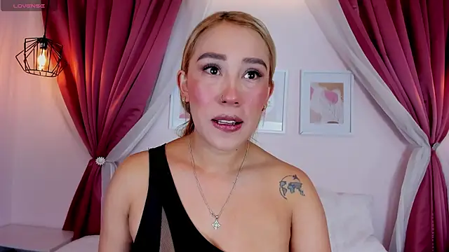 Lannajansen online show from 04-15-26, 02:21