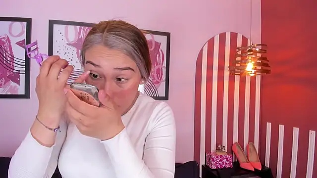 Lannajansen online show from 10-14-25, 06:19