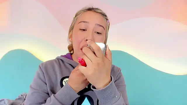 Lannajansen online show from 11-18-25, 02:53