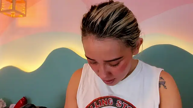 Lannajansen online show from 12-20-25, 01:47