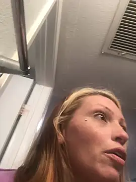 Snapshot of barbieinbondage7 chatting on 01-14-26, 08:29 barbieinbondage7 online show from 01-14-26, 08:29