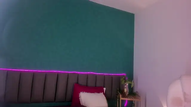 Snapshot of AriaMoonLight chatting on 09-26-25, 12:01 AriaMoonLight online show from 09-26-25, 12:01