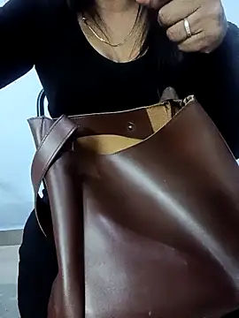 Snapshot of Vedha_Vedhika chatting on 03-08-25, 10:34 Vedha Vedhika online show from 03-08-25, 10:34