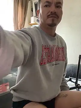 Snapshot of paullliliu chatting on 01-22-25, 11:21 paullliliu online show from 01-22-25, 11:21