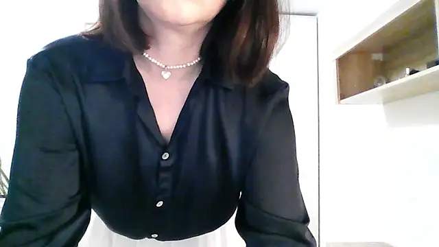 Snapshot of Victoria_Glam chatting on 09-09-25, 05:44 Victoria Glam online show from 09-09-25, 05:44