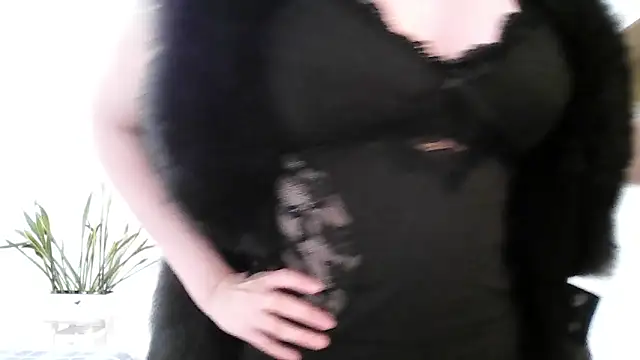 Snapshot of Victoria_Glam chatting on 09-23-25, 05:42 Victoria Glam online show from 09-23-25, 05:42