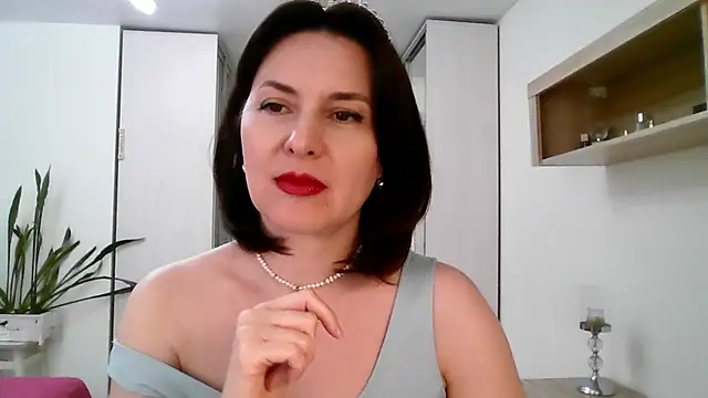 Victoria Glam online show from 04-14-26, 02:00