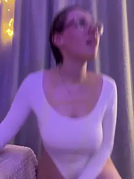 Molli Luv online show from 10-04-25, 03:24