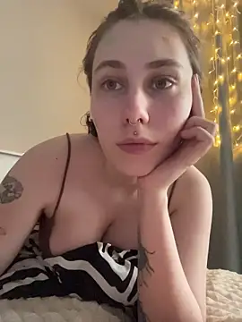 Snapshot of Molli_Luv chatting on 04-03-26, 12:33 Molli Luv online show from 04-03-26, 12:33