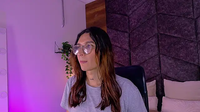 LauraaGomezz   online show from 10-13-25, 01:51
