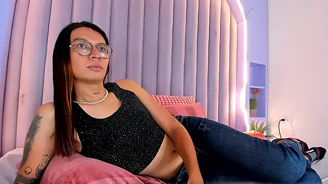 LauraaGomezz   online show from 10-07-25, 07:48