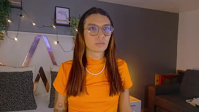LauraaGomezz   online show from 10-13-25, 07:37