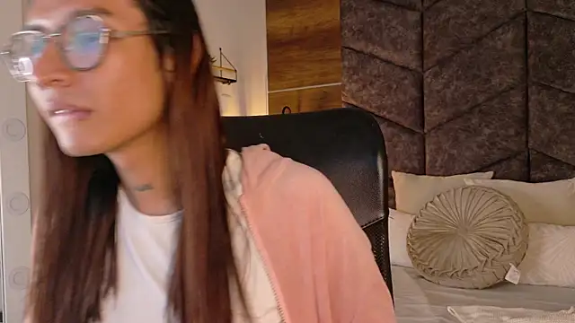 LauraaGomezz   online show from 09-16-25, 11:39