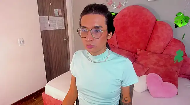 LauraaGomezz   online show from 03-18-25, 01:35