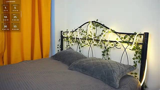 VeronaCritchlow online show from 11-09-25, 07:12