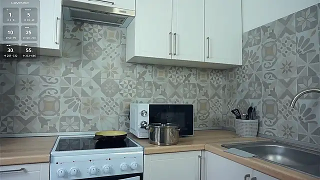 VeronaCritchlow online show from 11-08-25, 07:12