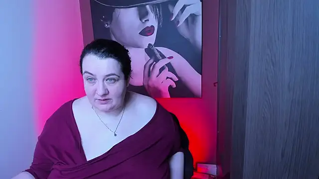 QueenOfHaze online show from 12-16-25, 07:56